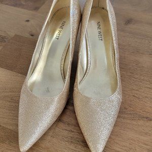 Nine West Pale Gold Glitter Point Toe Pumps